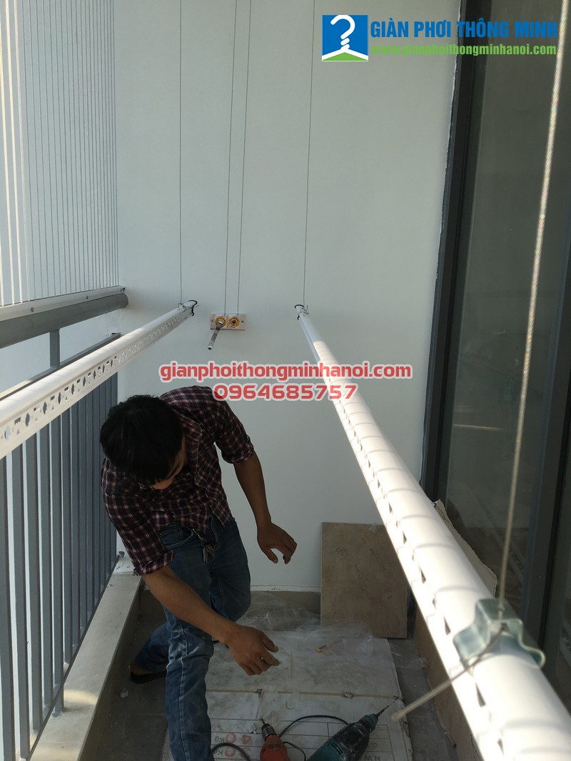 Lắp giàn phơi nhập khẩu và lưới an toàn cho nhà anh Bảo tại P2101, N04 - T2, chung cư Ngoại Giao Đoàn