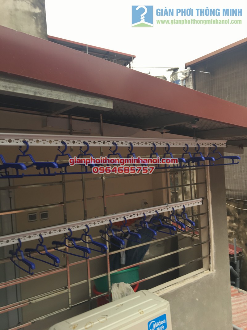 Lắp đặt giàn phơi nhập khẩu tự động ở mái hiên trần mái tôn nhà anh Tuấn, số 35 Hàng Đường