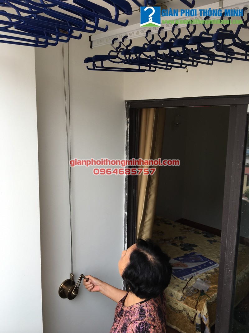 Lắp giàn phơi Hòa Phát cho nhà cô Hạnh, P605, chung cư Tân Hoàng Minh, Ngõ 30 Hoàng Cầu